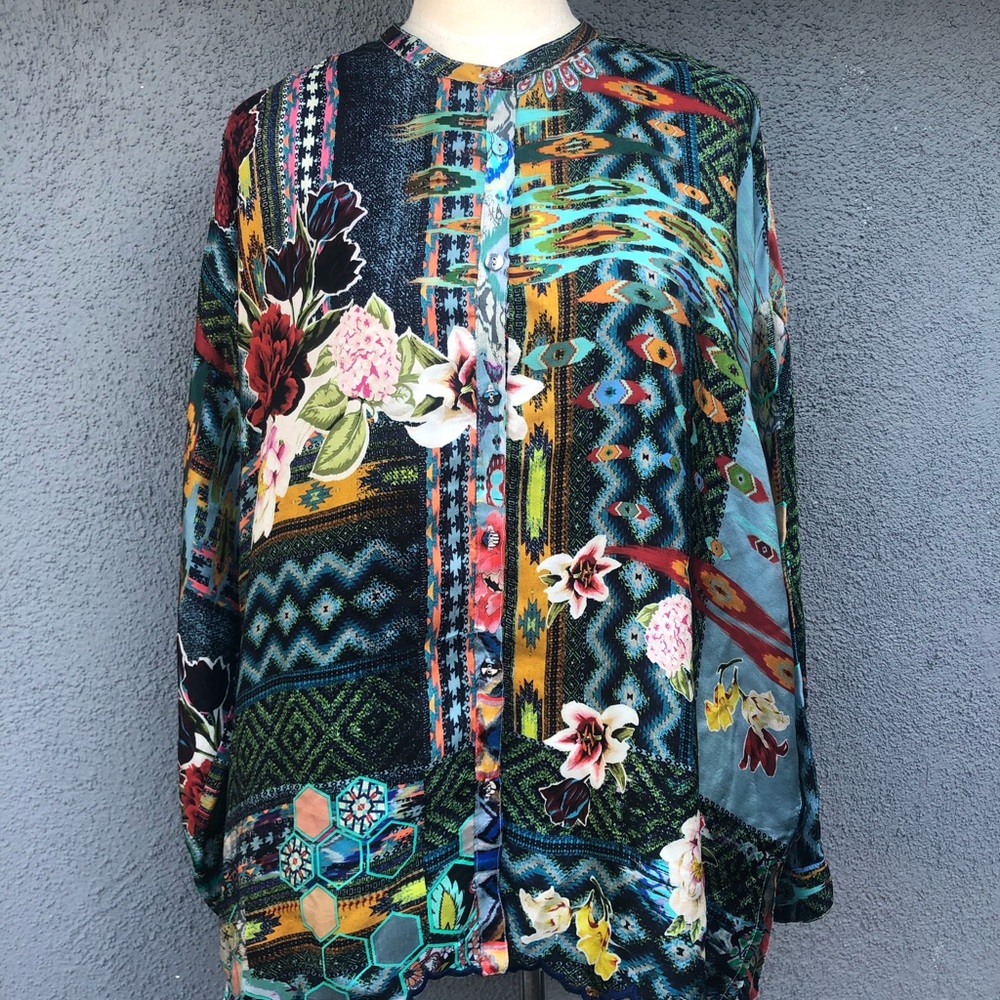 Johnny Was 100% silk button down shirt size S